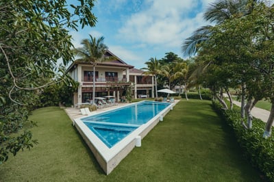 Luxury Villa Photo #4