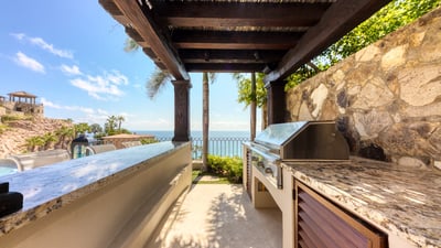 Luxury Villa Photo #11