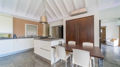Luxury Villa Photo #28