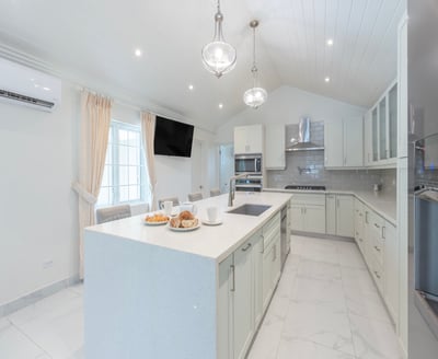 Luxury Villa Photo #23