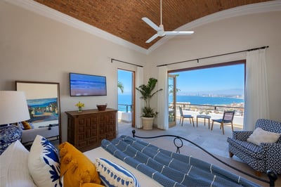 Luxury Villa Photo #26