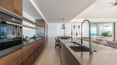 Dining Area & Kitchen