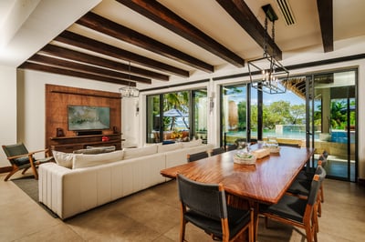 For those who love fresh air, relax in the living room and watch your favorite shows or movies!