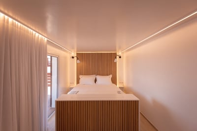 Bedroom 5: Located on the lower level. King size bed, air conditioning, HD-TV, Dish Network, an