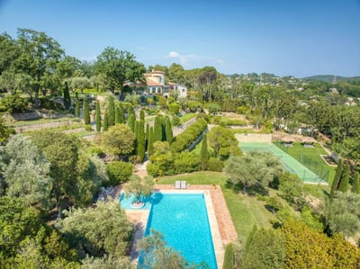 Luxury Villa Photo #3