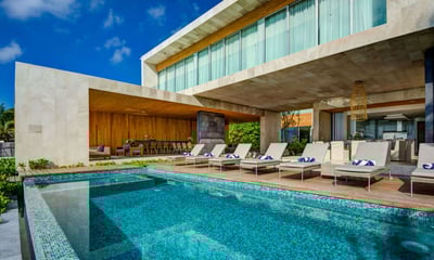 Luxury Villa Photo #2
