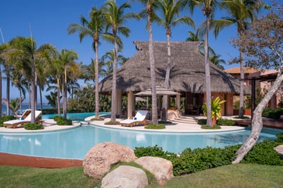 Luxury Villa Photo #3