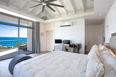 Luxury Villa Photo #38