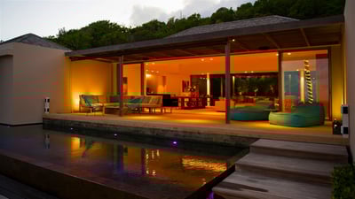 By Night: Modern and chic outdoor lightings.