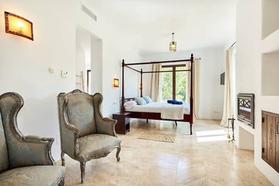 Luxury Villa Photo #18