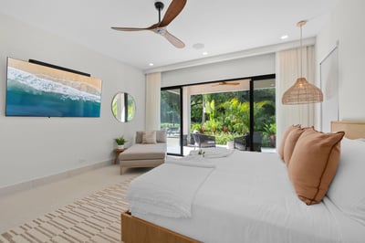 Primary Suite 3: King Bed, AC & TV – Level 1