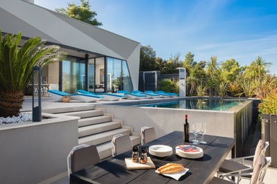 Luxury Villa Photo #38