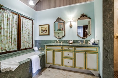 Luxury Villa Photo #22