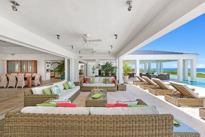 Luxury Villa Photo #6