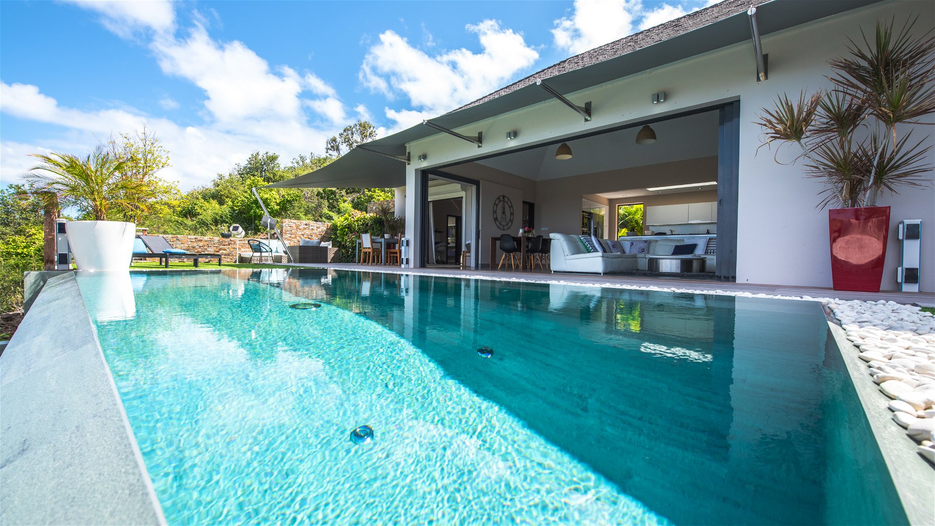 Petit Cul de Sac,Open Space