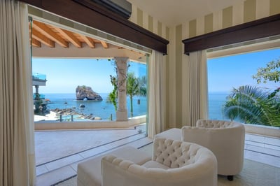 Luxury Villa Photo #28