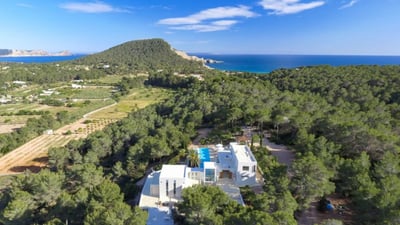 Luxury Villa Photo #2