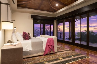 Luxury Villa Photo #23