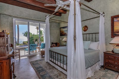 Luxury Villa Photo #15