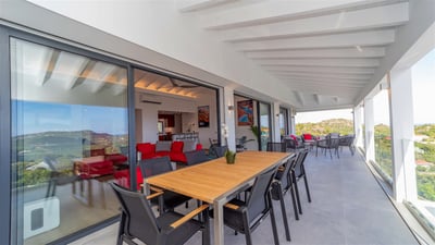 Kitchen & Dining Area