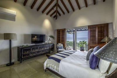 Luxury Villa Photo #38