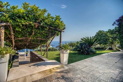 Luxury Villa Photo #14