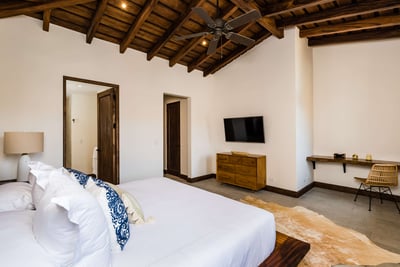 Luxury Villa Photo #17