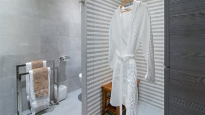 Luxury Villa Photo #17