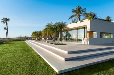 Luxury Villa Photo #17