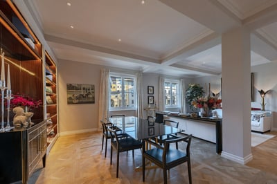 Luxury Villa Photo #6