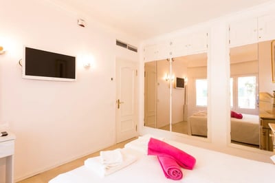 Luxury Villa Photo #38