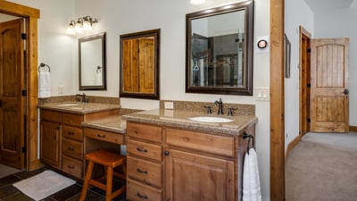 Primary ensuite, main level