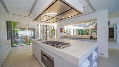 Luxury Villa Photo #38