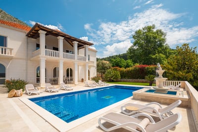 Luxury Villa Photo #11