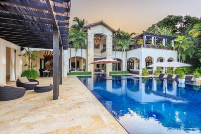 Luxury Villa Photo #3