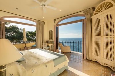 Luxury Villa Photo #17