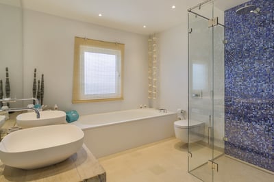 Luxury Villa Photo #23