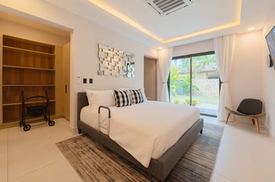 Luxury Villa Photo #26
