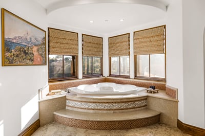 Luxury Villa Photo #49