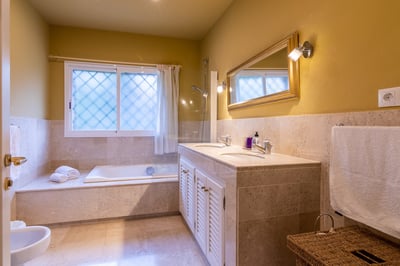 Luxury Villa Photo #23