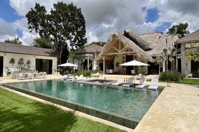 Luxury Villa Photo #3