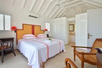 Luxury Villa Photo #12