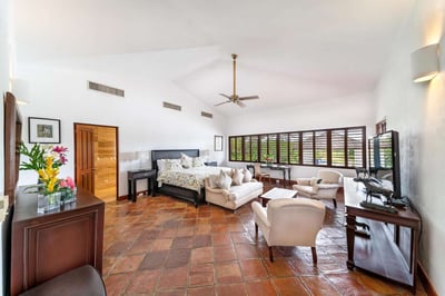 Luxury Villa Photo #25