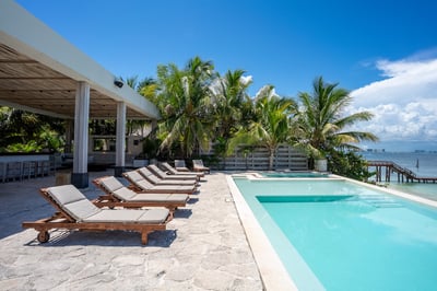 Luxury Villa Photo #9