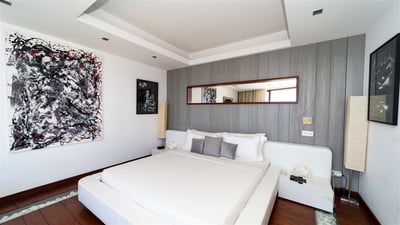 Bedroom 5: On the lower level. Queen size bed, air conditioning, HD-TV, Dish Network,