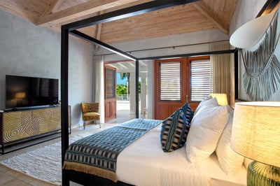 Luxury Villa Photo #23