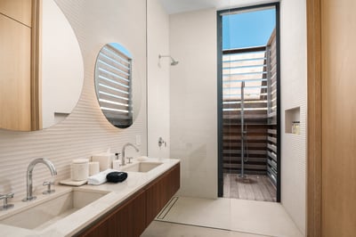 Luxury Villa Photo #30
