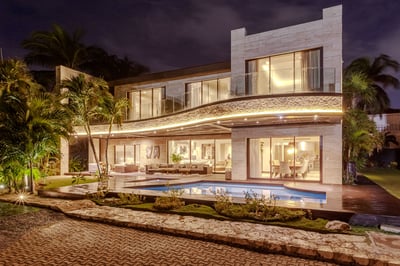 Luxury Villa Photo #14