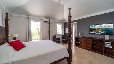 Bedroom 1: King size bed, mosquito nets, air conditioning, ceiling fan, HD-TV, Dish Network, DVD pla