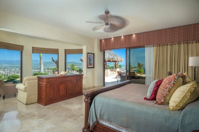 Luxury Villa Photo #35